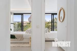 Дом 310м², 3-этажный, участок 270 сот.  