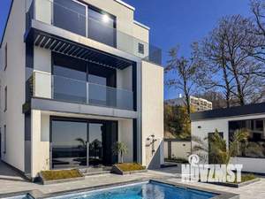 Дом 275м², 3-этажный, участок 5 сот.  