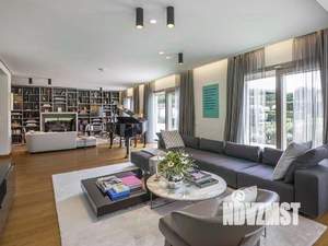 Коттедж 280м², 3-этажный, участок 9 сот.  