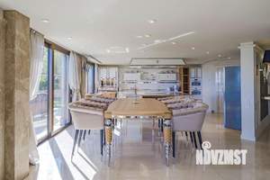 Дом 1040м&sup2;, 2-этажный, участок 80 сот.  