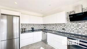 Коттедж 280м², 2-этажный, участок 6 сот.  