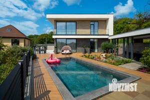 Дом 220м², 2-этажный, участок 6 сот.  