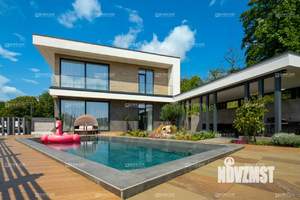 Дом 220м², 2-этажный, участок 6 сот.  