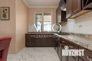 Коттедж 305м&sup2;, 3-этажный, участок 12 сот.  