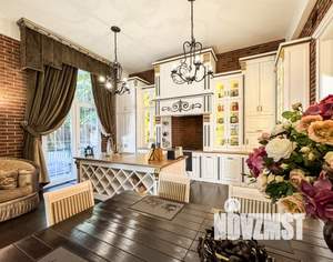 Коттедж 240м², 2-этажный, участок 8 сот.  