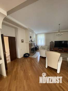 Коттедж 402м², 3-этажный, участок 7 сот.  