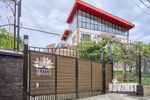 Дом 1500м², 3-этажный, участок 36 сот.  