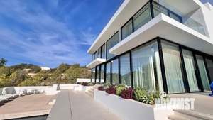 Коттедж 239м², 3-этажный, участок 3 сот.  