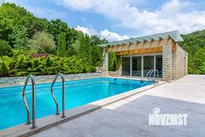 Дом 680м², 2-этажный, участок 42 сот.  