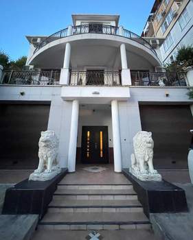 Дом 582м², 3-этажный, участок 5 сот.  