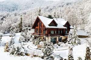 Дом 820м², 3-этажный, участок 120 сот.  