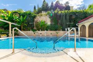 Дом 648м², 3-этажный, участок 13 сот.  