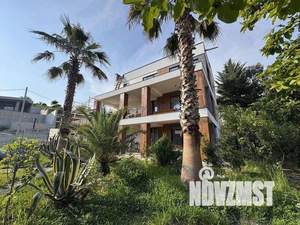 Дом 350м², 3-этажный, участок 6 сот.  