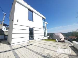 Коттедж 190м², 3-этажный, участок 4 сот.  