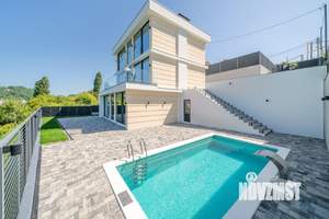 Коттедж 230м², 2-этажный, участок 5 сот.  