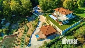 Дом 550м&sup2;, 2-этажный, участок 50 сот.  