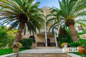 Дом 648м², 3-этажный, участок 13 сот.  