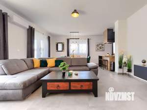 Дом 220м², 2-этажный, участок 8 сот.  