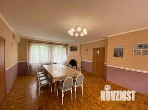 Коттедж 273м², 3-этажный, участок 11 сот.  