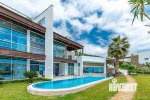 Коттедж 470м², 2-этажный, участок 15 сот.  