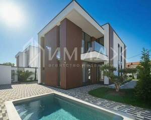 Дом 250м², 2-этажный, участок 9 сот.  