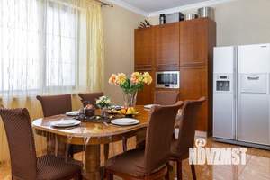 Коттедж 340м², 3-этажный, участок 3 сот.  