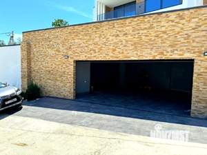 Коттедж 298м², 3-этажный, участок 5 сот.  