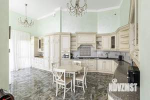 Дом 700м², 3-этажный, участок 17 сот.  