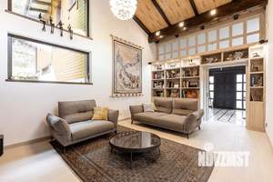 Дом 299м², 2-этажный, участок 15 сот.  