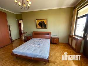 Дом 280м², 3-этажный, участок 5 сот.  
