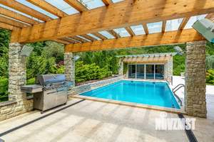 Дом 680м², 2-этажный, участок 42 сот.  