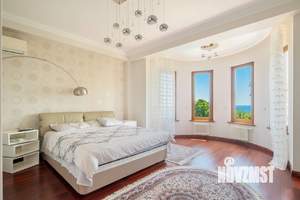Дом 395м², 3-этажный, участок 12 сот.  