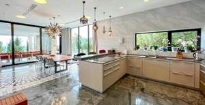 Дом 600м², 3-этажный, участок 40 сот.  