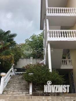 Дом 1090м&sup2;, 4-этажный, участок 15 сот.  