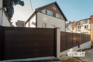 Дом 300м², 3-этажный, участок 8 сот.  