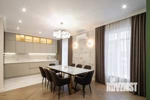 Дом 200м&sup2;, 2-этажный, участок 7 сот.  