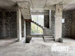 Дом 193м&sup2;, 3-этажный, участок 4 сот.  