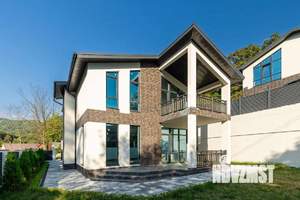 Дом 198м², 2-этажный, участок 4 сот.  