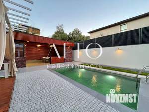 Коттедж 250м², 2-этажный, участок 5 сот.  