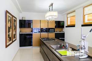 Дом 500м², 3-этажный, участок 12 сот.  