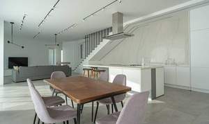 Дом 220м², 2-этажный, участок 6 сот.  