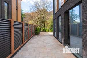 Дом 299м&sup2;, 3-этажный, участок 6 сот.  