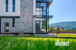 Коттедж 288м², 3-этажный, участок 5 сот.  