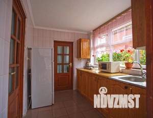 Дом 320м², 2-этажный, участок 4 сот.  