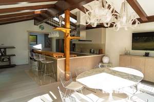 Дом 300м&sup2;, 3-этажный, участок 15 сот.  