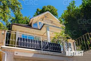 Дом 200м², 2-этажный, участок 10 сот.  