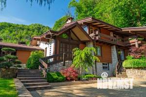 Дом 300м&sup2;, 3-этажный, участок 15 сот.  