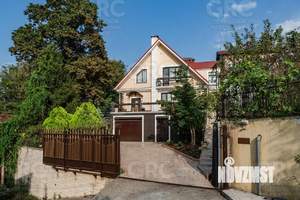 Дом 276м², 2-этажный, участок 6 сот.  
