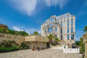Дом 1250м², 3-этажный, участок 45 сот.  