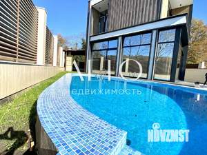 Дом 297м², 3-этажный, участок 8 сот.  